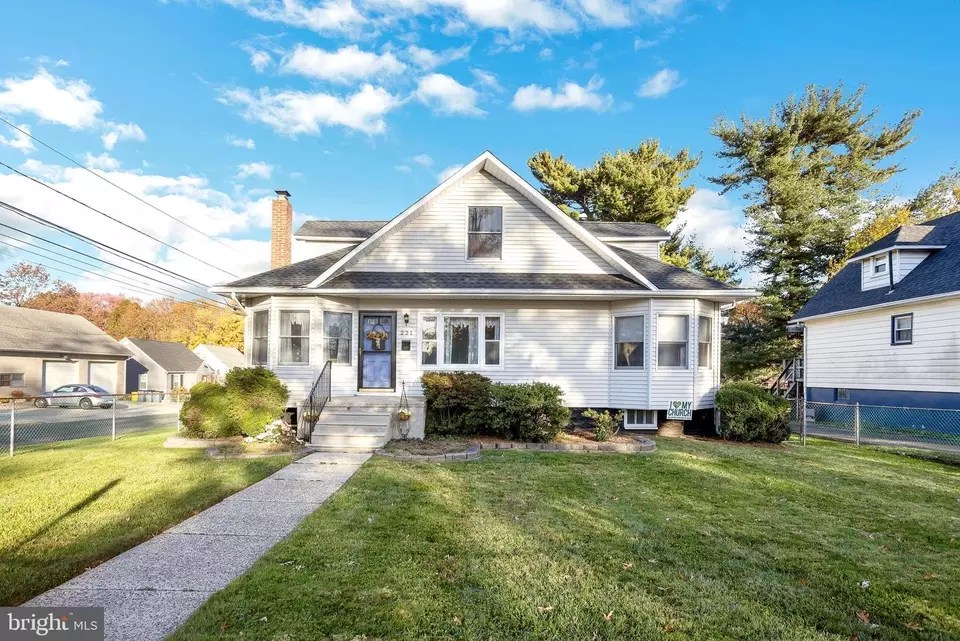 221 Stiles Ave, Maple Shade, NJ 08052 33 Photos Movoto