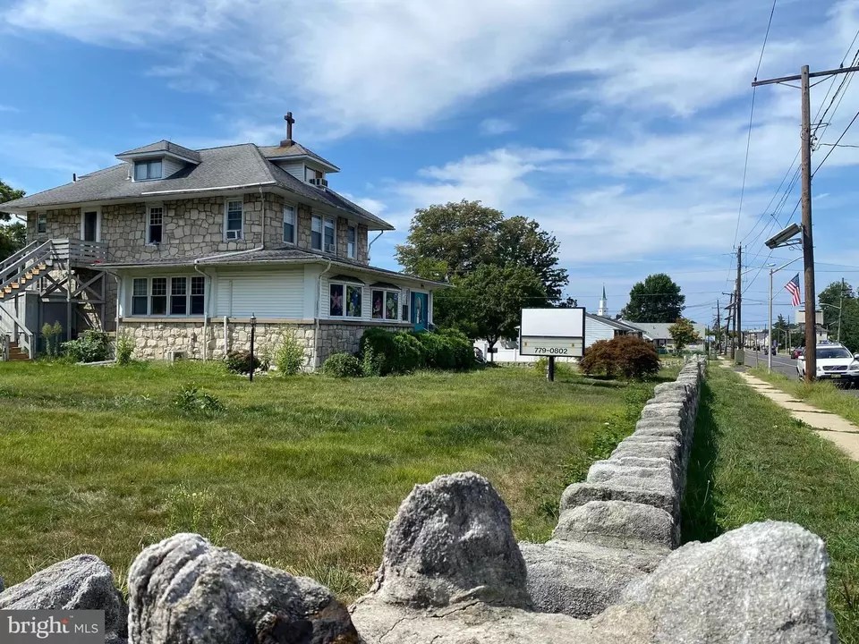 528 E Main St, Maple Shade, NJ 08052 - Movoto