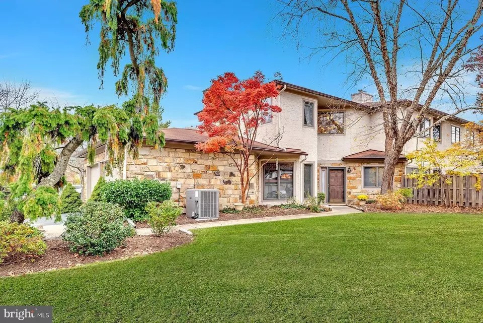 19 Woodmont Dr, Lawrenceville, NJ 08648 39 Photos Movoto