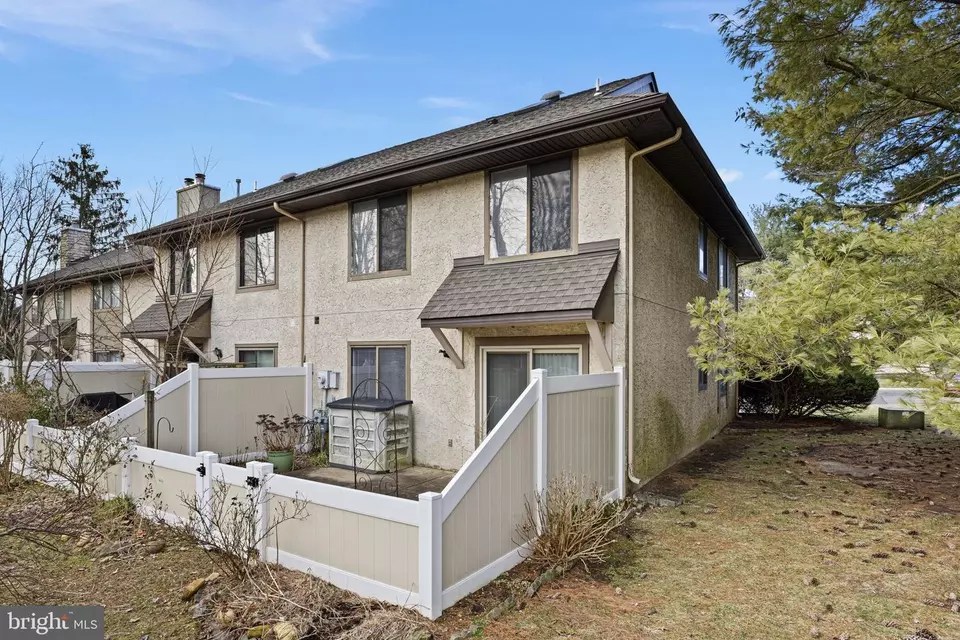 201 Hampshire Dr, Plainsboro, NJ 08536 30 Photos Movoto