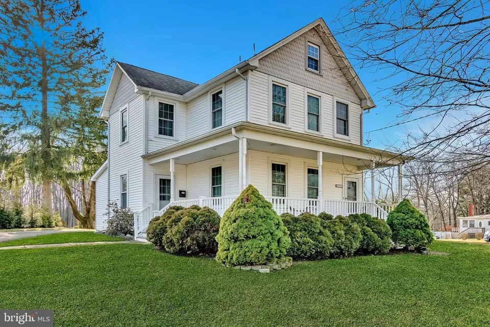 325 Buckelew Ave, Monroe Township, NJ 08831 27 Photos Movoto