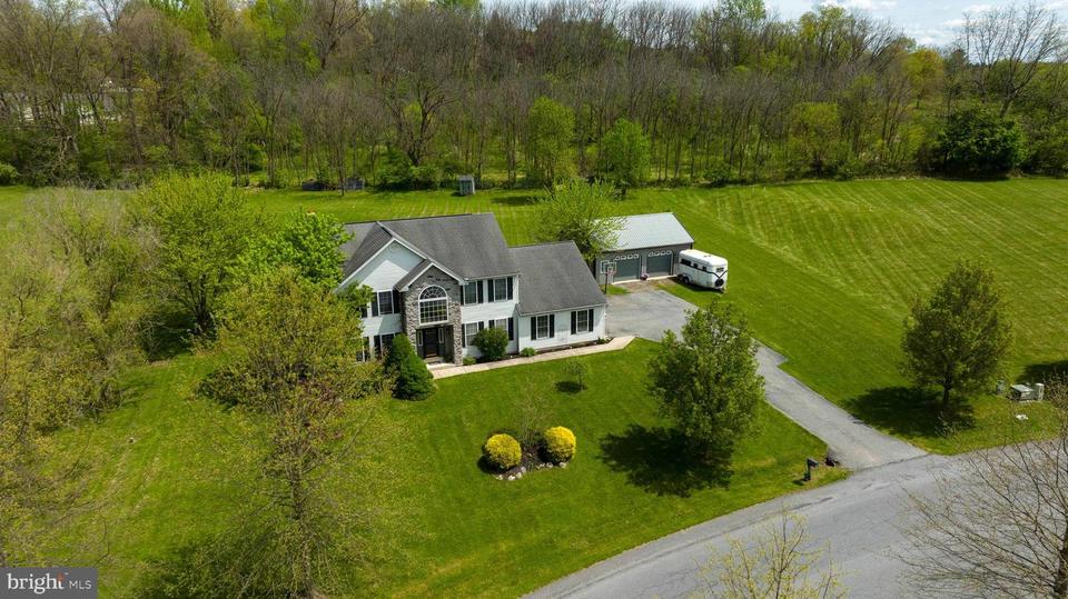 102 Indian Run Dr, Douglassville, PA 19518 70 Photos MLS 