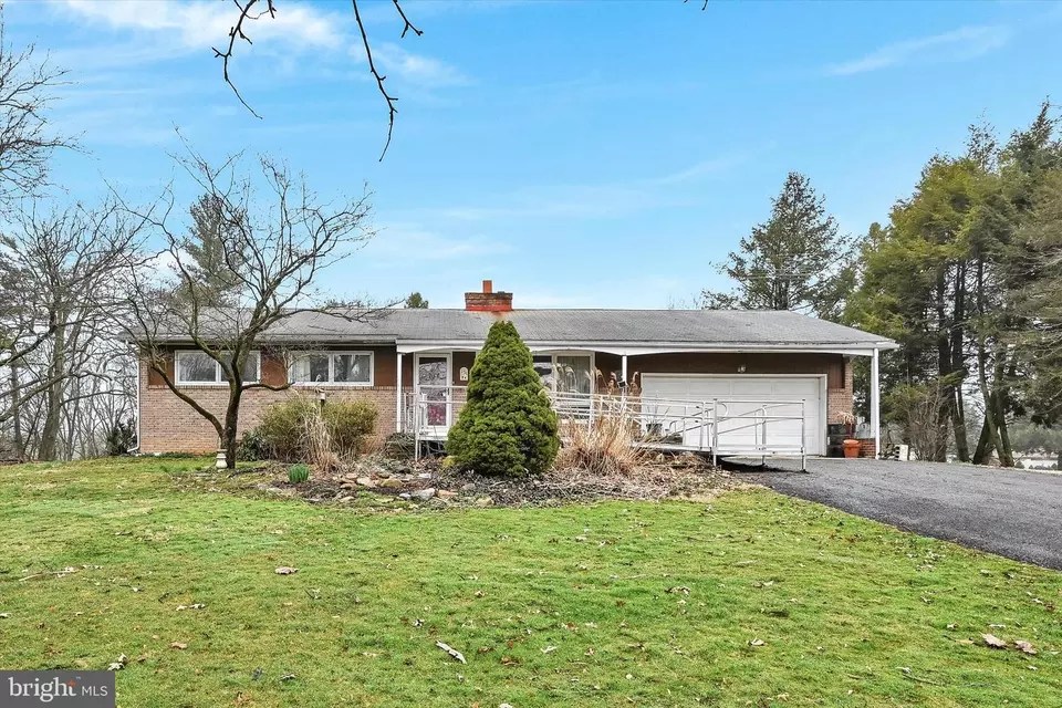 405 Mill Rd, Womelsdorf, PA 19567 37 Photos Movoto