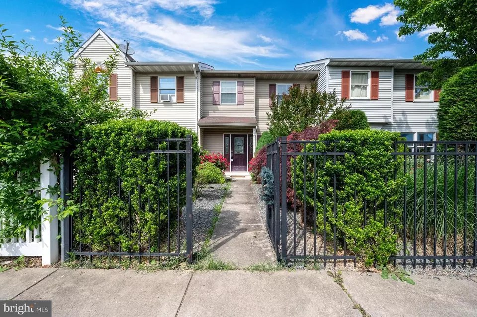 225 Bartlett St, Reading, PA 19611 20 Photos Movoto