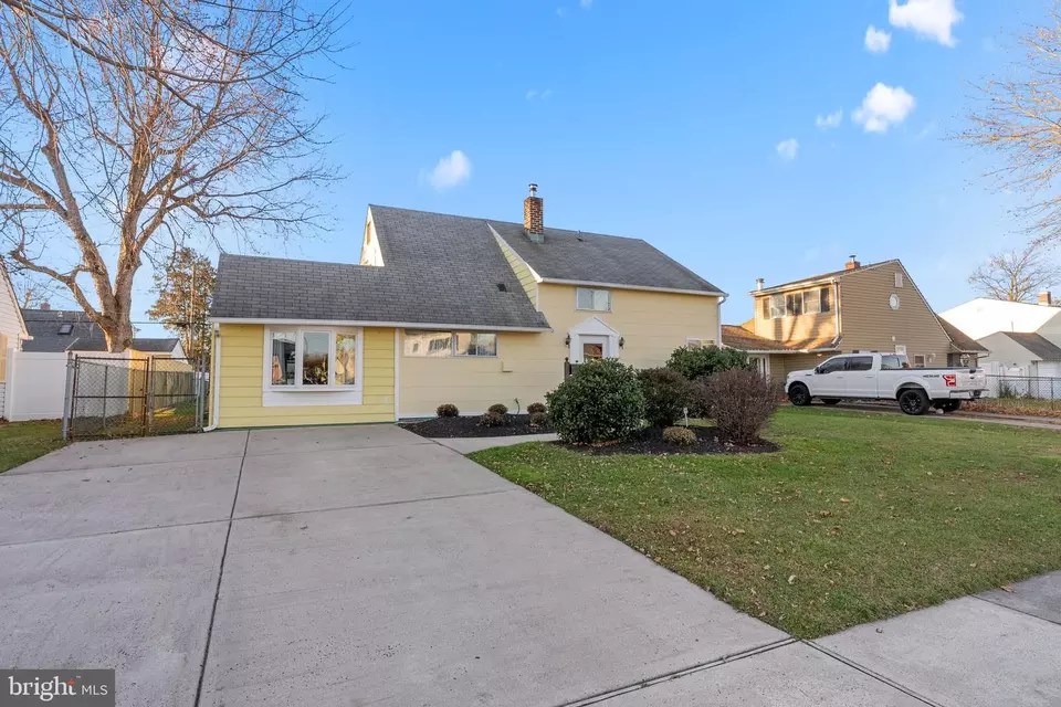 68 Northturn Ln, Levittown, PA 19054 35 Photos Movoto