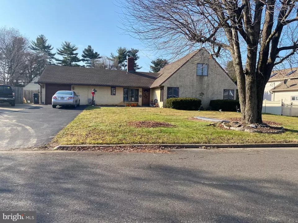 27 Sycamore Rd, Levittown, PA 19056 10 Photos Movoto