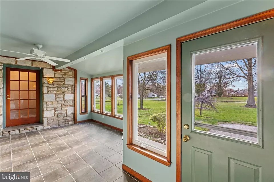 6058 Washington Ln, Bensalem, PA 19020 43 Photos Movoto