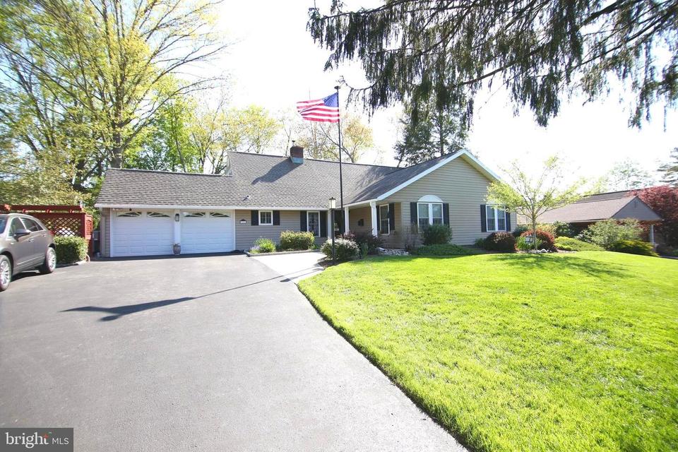 10 Full Turn Rd, Levittown, PA 19056 50 Photos MLS PABU526100 Movoto