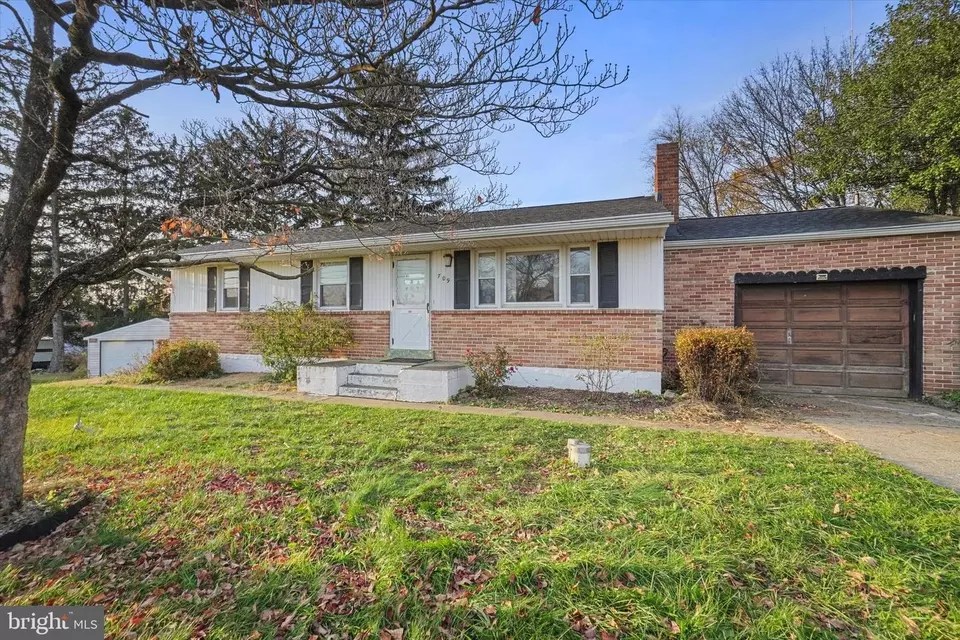 709 E Winding Hill Rd, Mechanicsburg, PA 17055 30 Photos Movoto