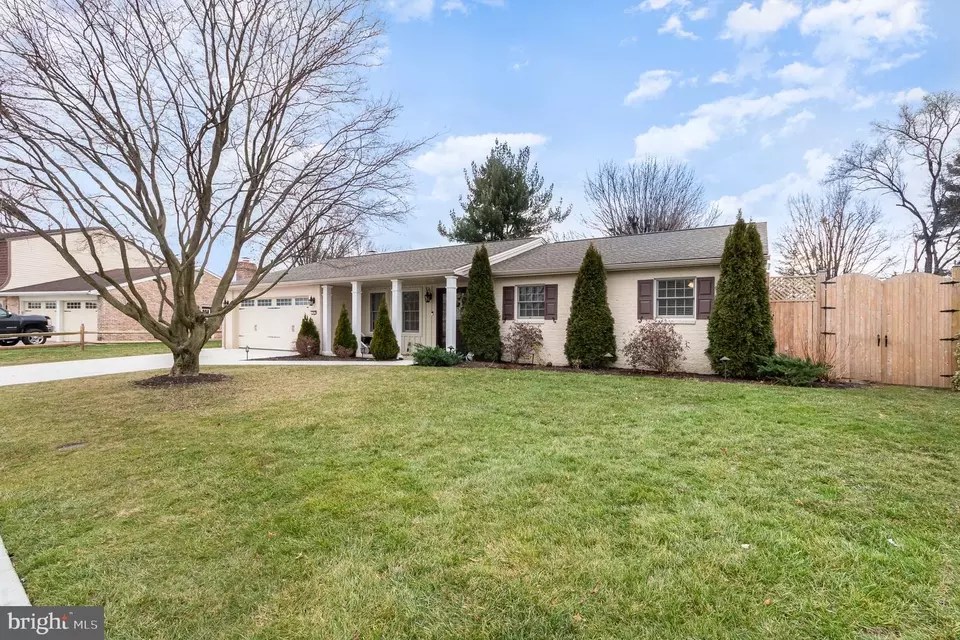 702 Robert St, Mechanicsburg, PA 17055 37 Photos Movoto