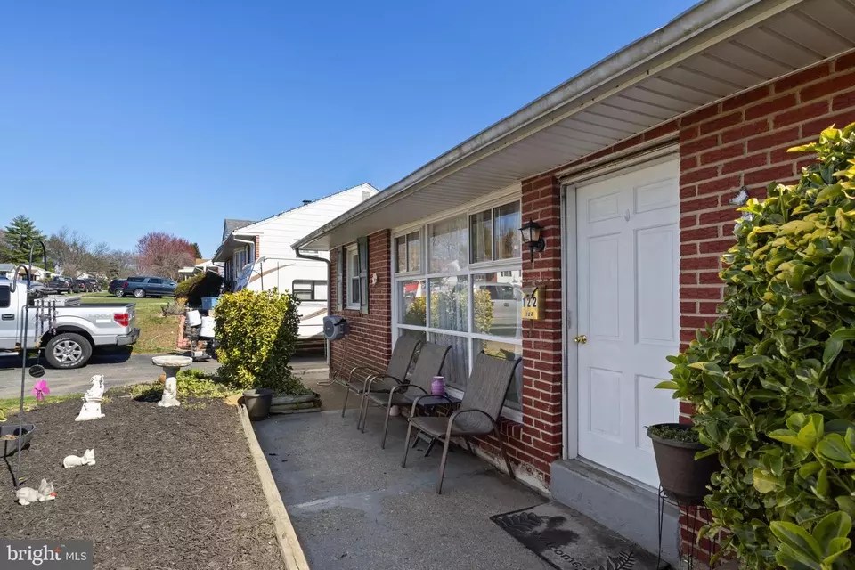 122 Raymond Ave, Aston, PA 19014 26 Photos Movoto