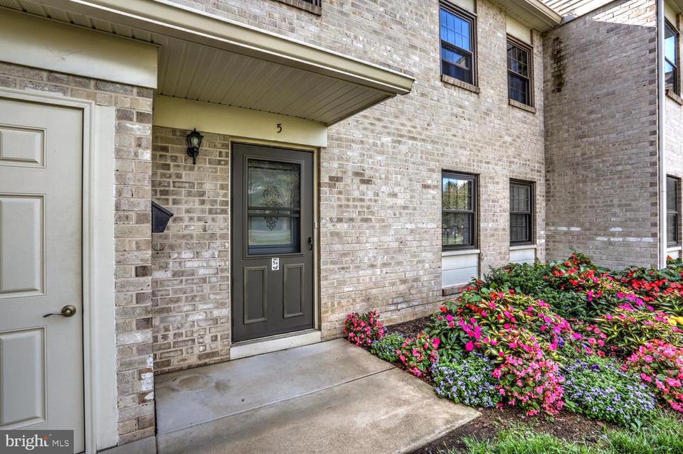 5 Valleybrook Dr, Lancaster, PA 17601 1 photo Movoto