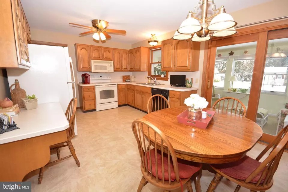 10 Cedar Ave, Brownstown, PA 17508 32 Photos Movoto