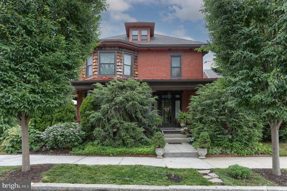 101 E Maple St, Palmyra, PA 17078 42 Photos MLS PALN2000374 Movoto