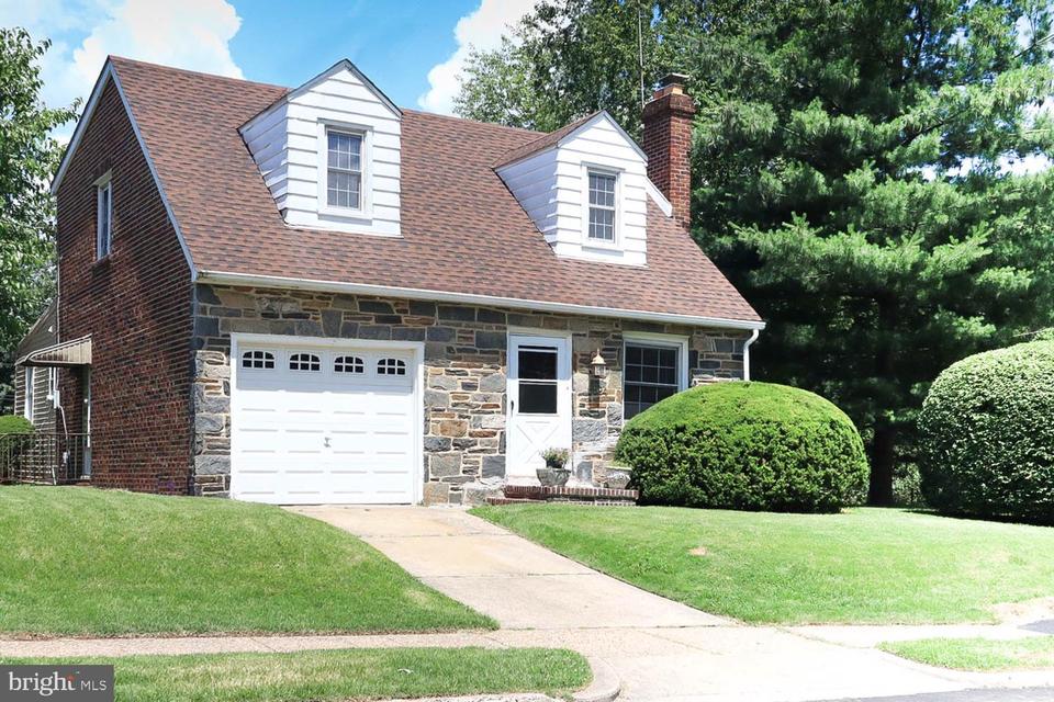 6924 Shelbourne St, Philadelphia, PA 19111 23 Photos MLS 