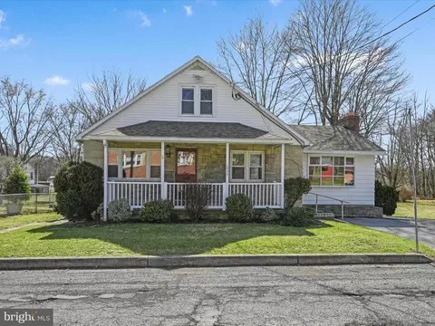 111 Station Rd, Orwigsburg, PA 17961 | 35 Photos - Movoto