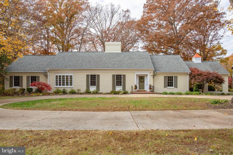 216 Lake Shore Dr, Fredericksburg, VA 22405 128 Photos MLS 