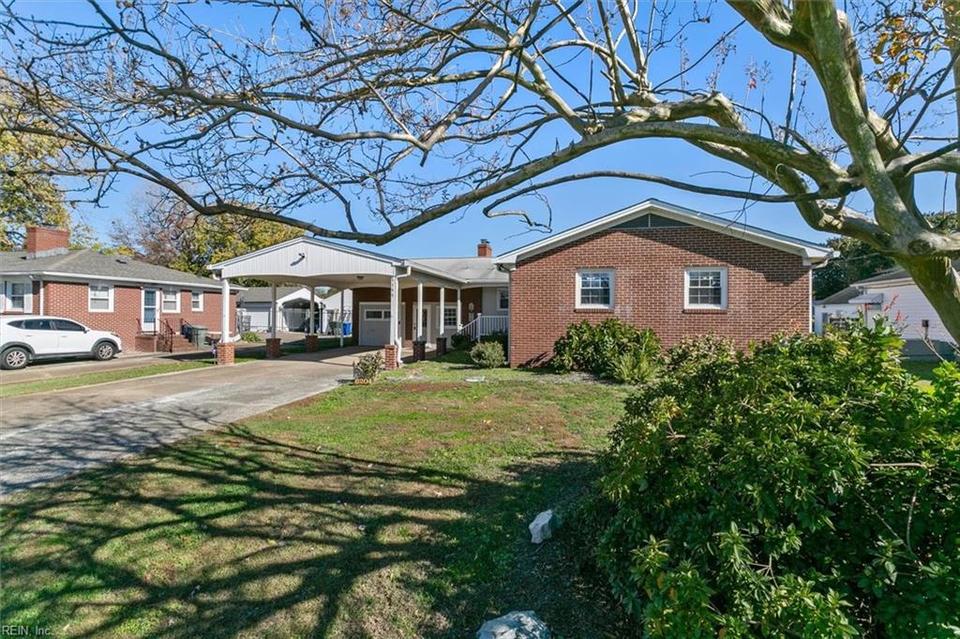 6204 Roanoke Ave, Newport News, VA 23605 50 Photos MLS 10411155