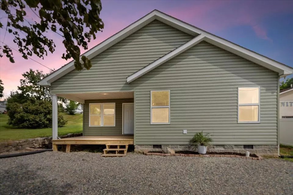 45 5th St NE, Pulaski, VA 24301 30 Photos Movoto