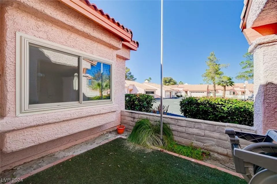 609 Cervantes Dr, Henderson, NV 89014 35 Photos Movoto