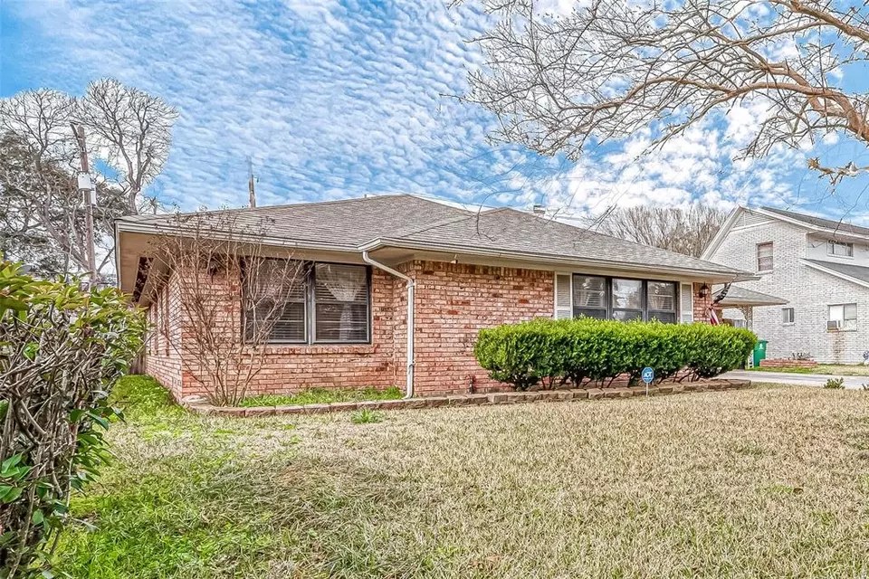 8406 Glenloch Dr, Houston, TX 77061 45 Photos Movoto