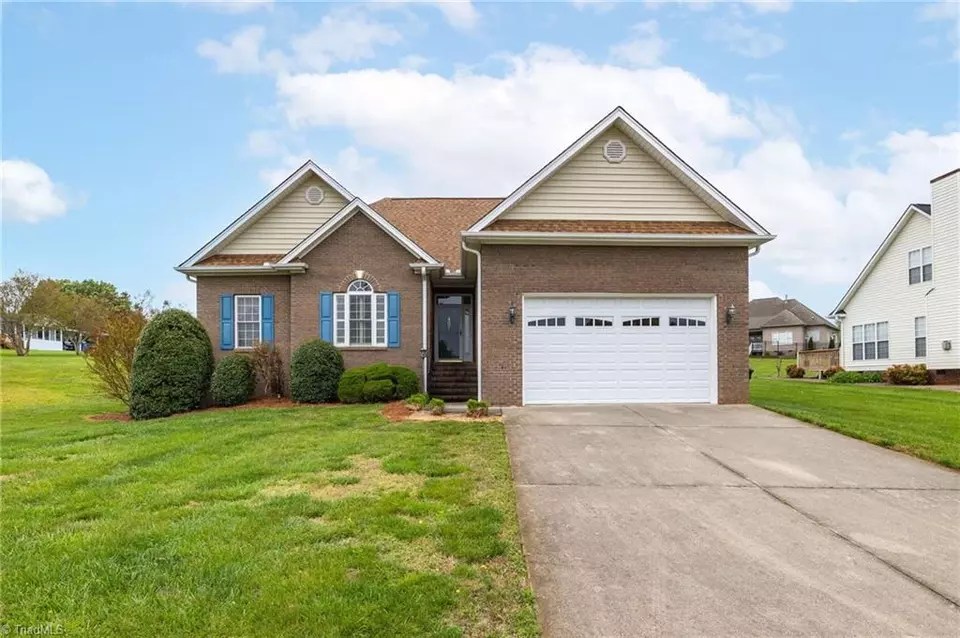 407 Gravelawn Dr, Kernersville, NC 27284 31 Photos Movoto