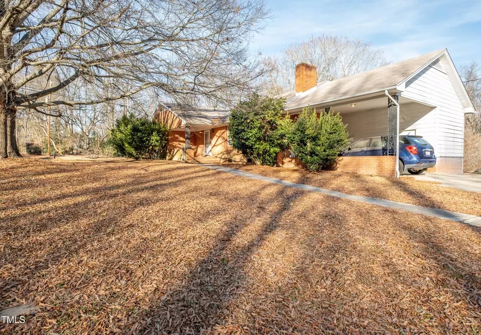 608 Clayton, Roxboro, NC 27573 17 Photos Movoto