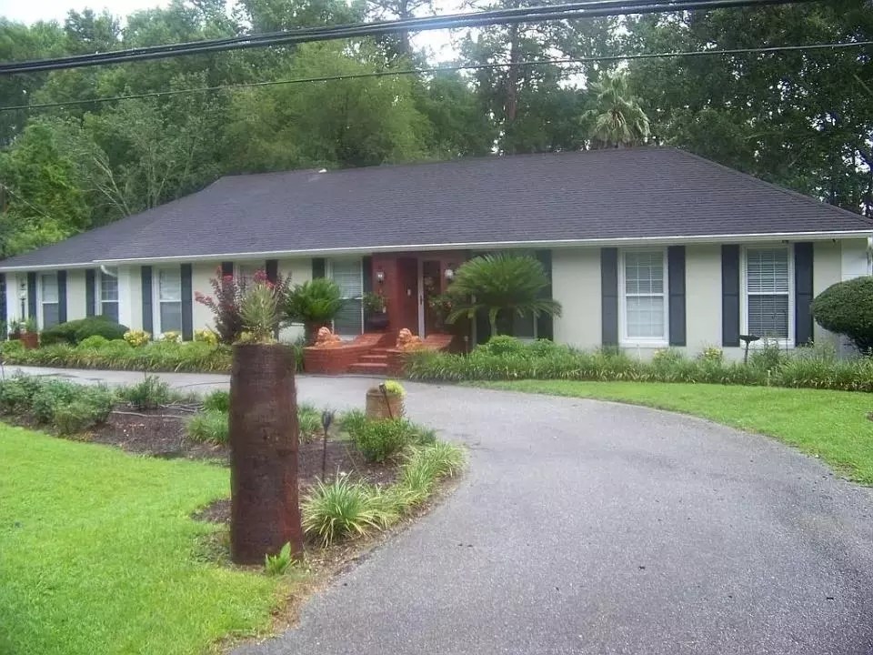 2525 Jerry Jones Dr, Valdosta, GA 31602 1 photo Movoto