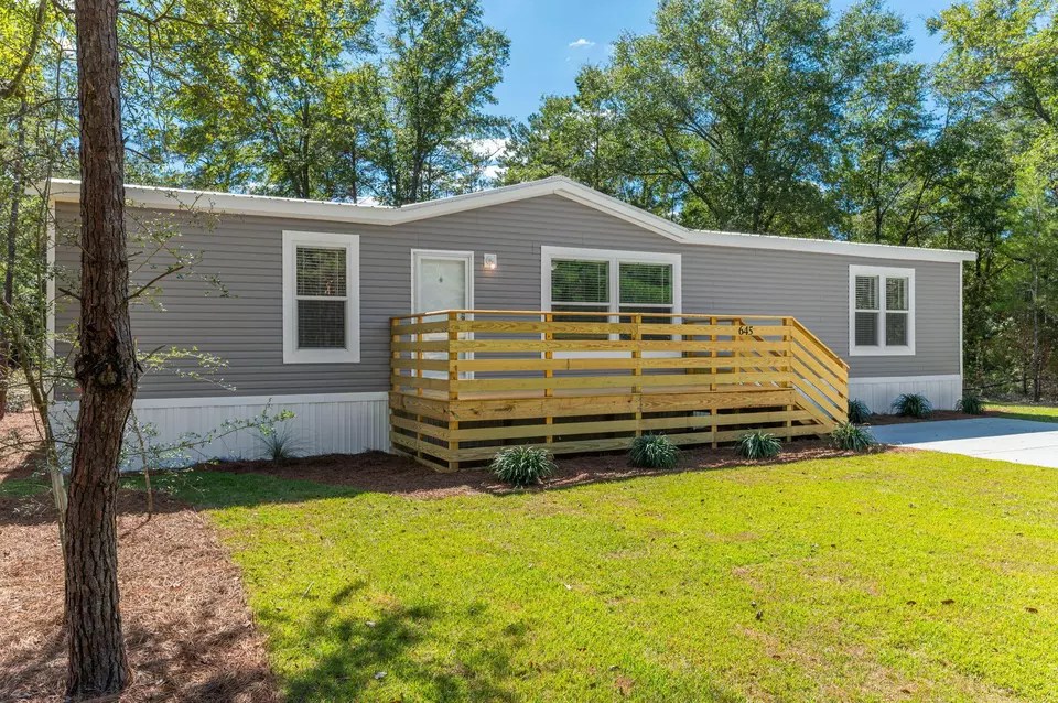 645 W Violet Ln, Defuniak Springs, FL 32433 38 Photos Movoto