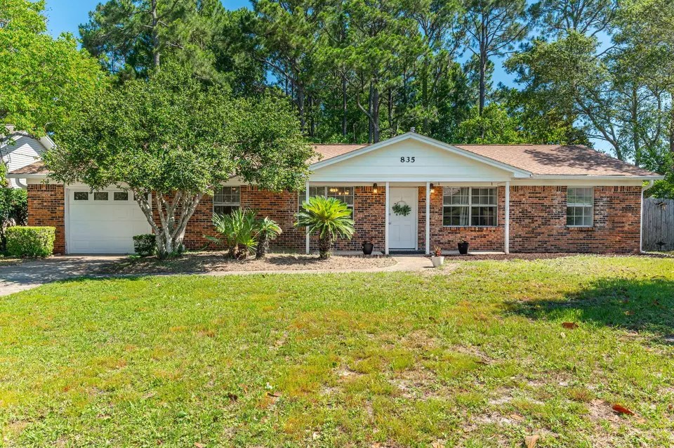 835 Blvd De L Orleans, Mary Esther, FL 32569 24 Photos Movoto