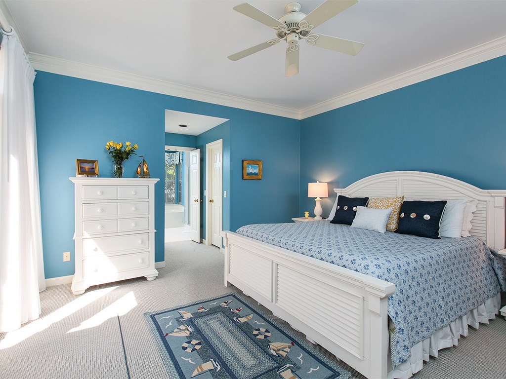 121 N Catalina Ct, Indian River Shores, FL 32963