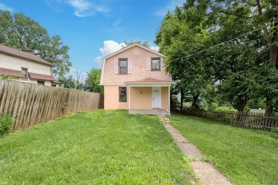 1525 Edgewood Ave, Coraopolis, PA 15108 27 Photos Movoto