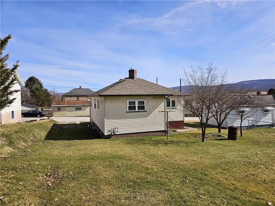 139 Front St, Blairsville, PA 15717 27 Photos Movoto