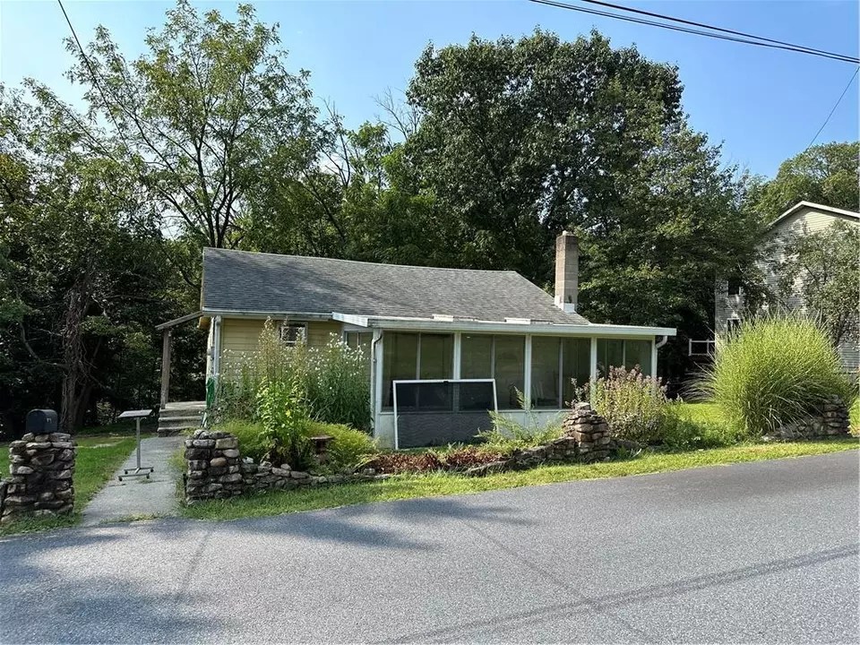 2244 Hillside Rd, Slatington, PA 18080 Movoto