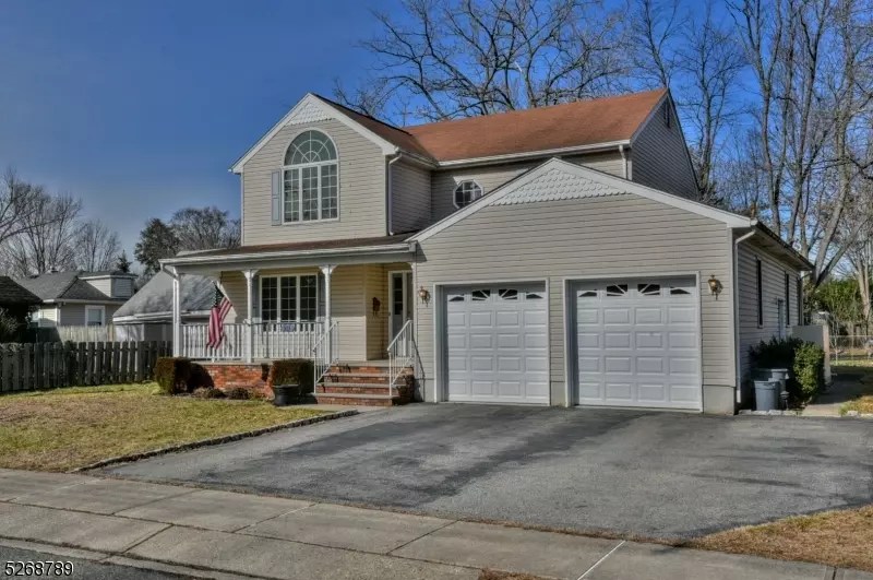 211 Lenox Ave, Pompton Lakes, NJ 07442 39 Photos Movoto