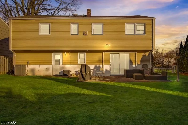 7 Ethel Pl, Metuchen, NJ 08840 33 Photos Movoto