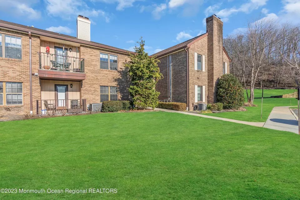 502 Wellington Pl, Aberdeen, NJ 07747 24 Photos Movoto