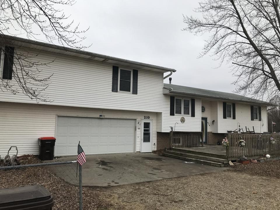 210 N Emery St, Heyworth, IL 61745 10 Photos MLS 11315877 Movoto