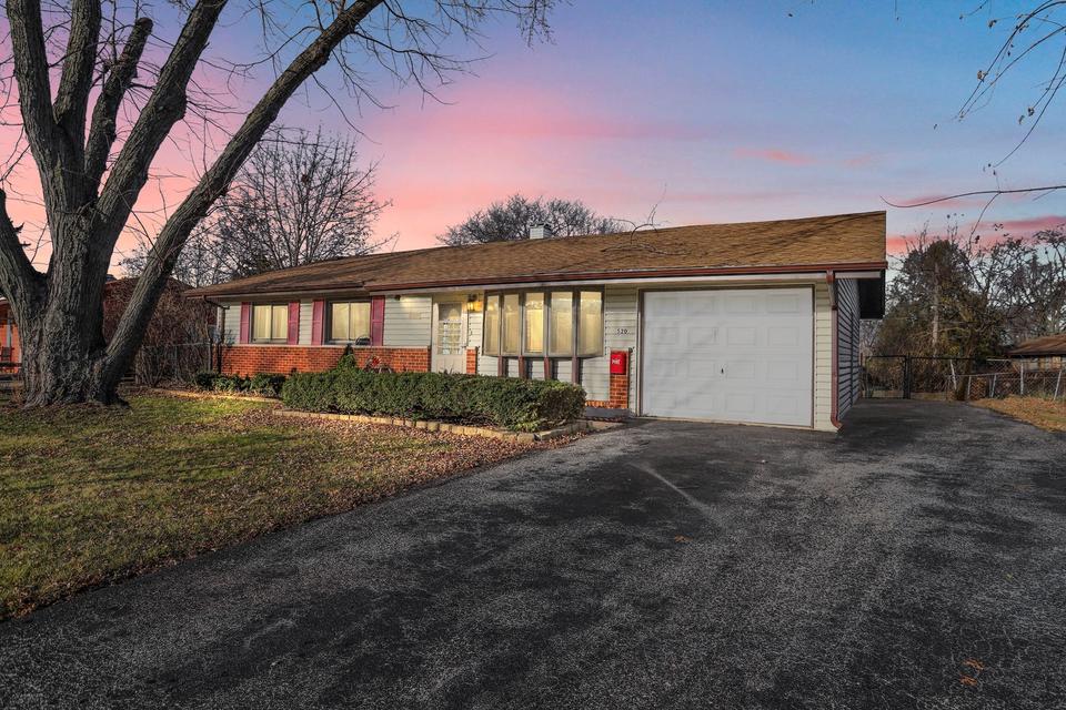 520 Glendale Ln, Hoffman Estates, IL 60169 24 Photos MLS 11681987