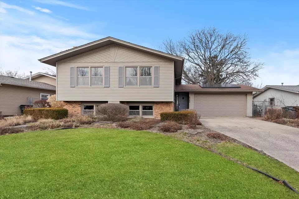 6340 Forestview Dr, Oak Forest, IL 60452 37 Photos Movoto