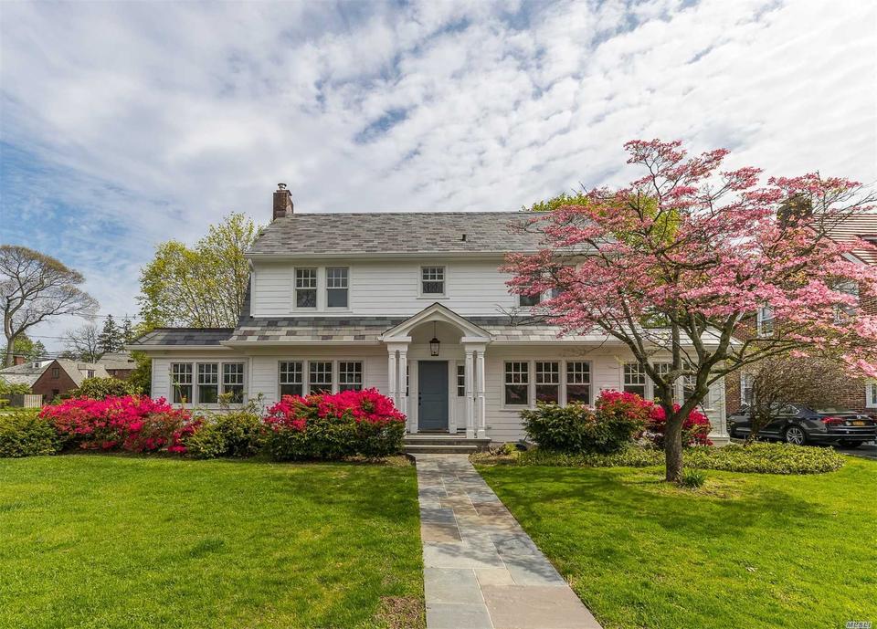 31 Oxford Rd, Rockville Centre, NY 11570 1 photo Movoto