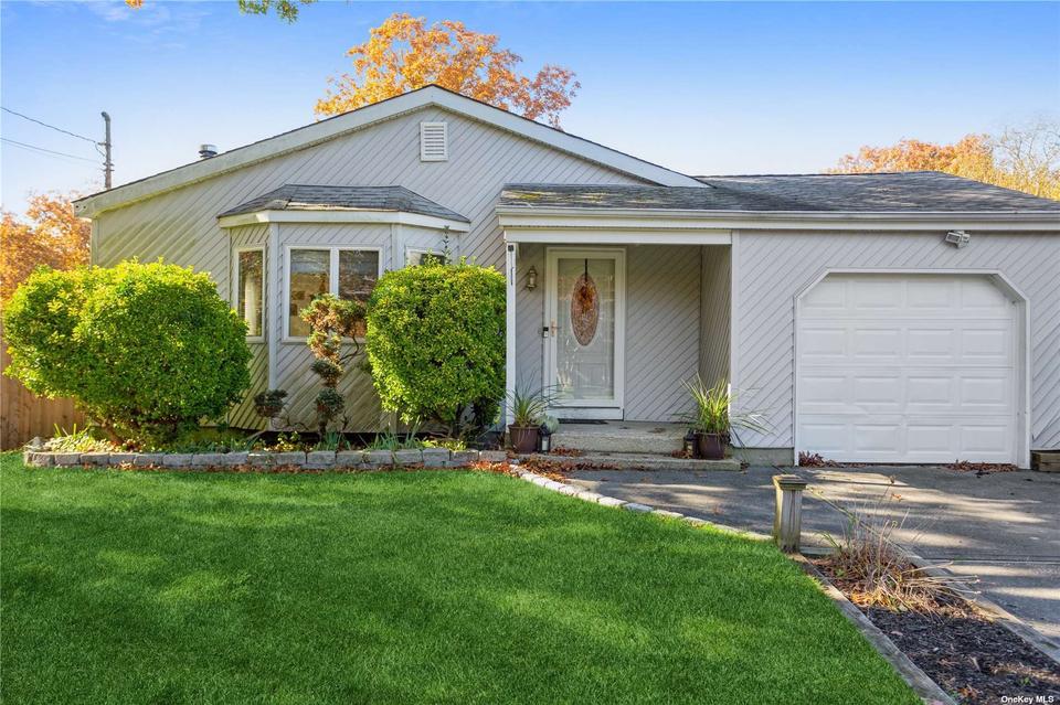 172 Burney Blvd, Mastic, NY 11950 15 Photos MLS 3360281 Movoto