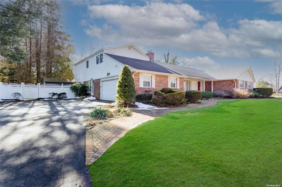 66 Salem Ridge Dr, Huntington, NY 11743 1 photo MLS 3374941 Movoto