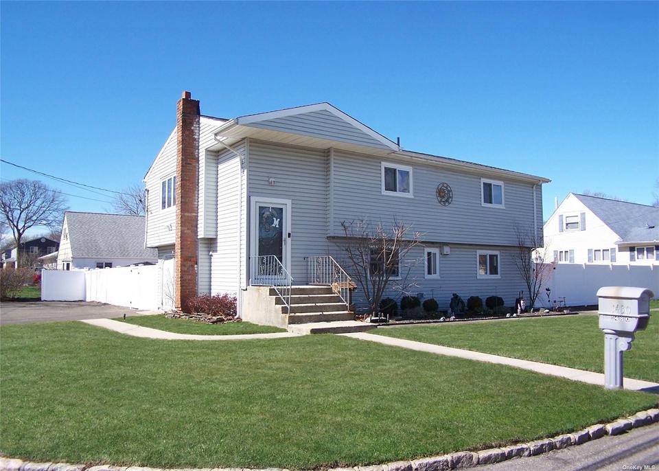 1480 Coates Ave, Holbrook, NY 11741 9 Photos MLS 3461672 Movoto