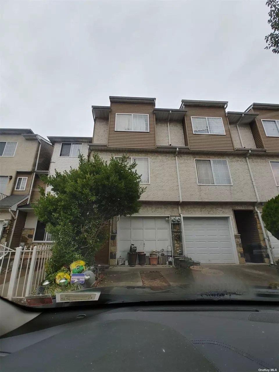 166 Long Pond Ln, Staten Island, NY 10304 1 photo Movoto