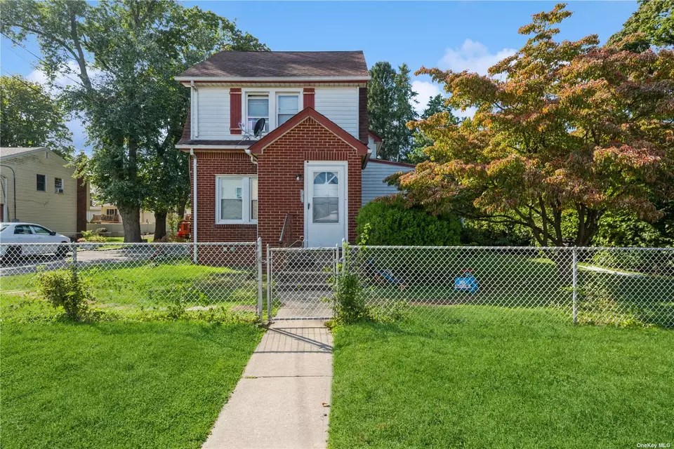 75 Burns Ave, Hicksville, NY 11801 25 Photos Movoto