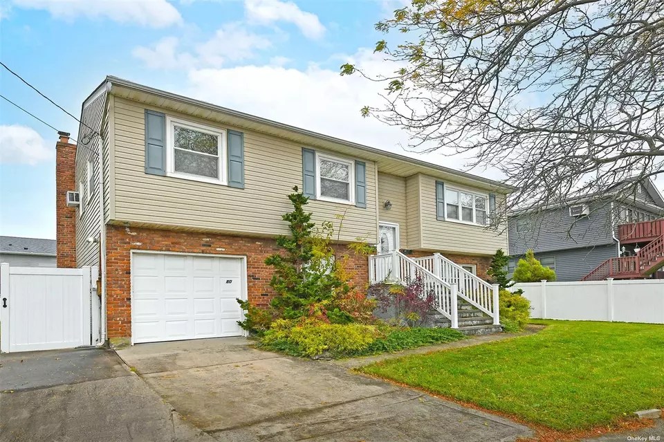 80 Shore Rd, Lindenhurst, NY 11757 20 Photos Movoto