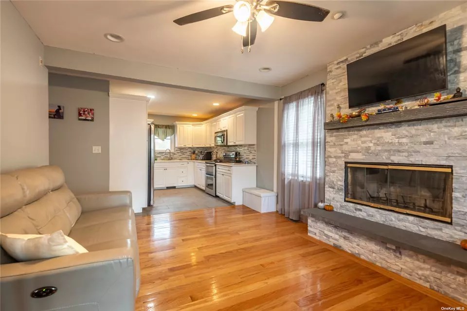 7 Atlantic Dr, Sound Beach, NY 11789 17 Photos Movoto