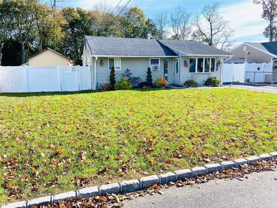 5 N Clinton Ave, Patchogue, NY 11772 Movoto