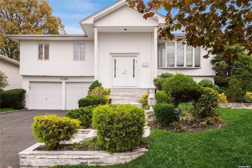 1102 Fordham Ln, Woodmere, NY 11598 29 Photos Movoto